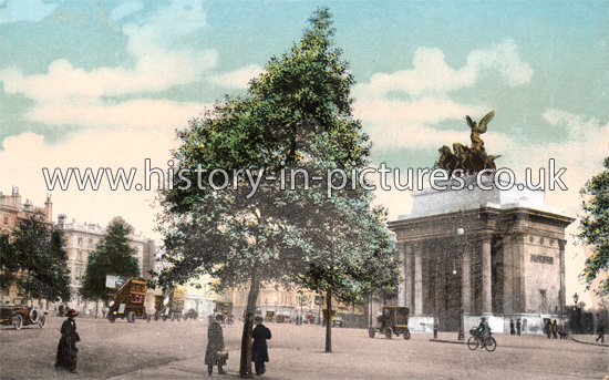 Wellington Arch, London, c.1912.